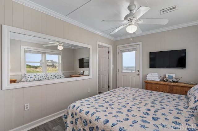 bedroom with ceiling fan, visible vents, dark wood-style flooring, and crown molding