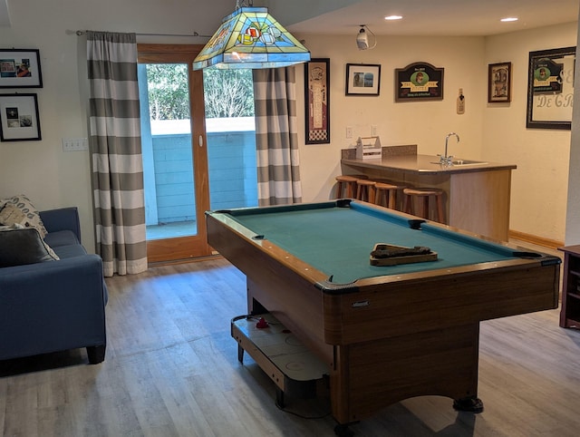 recreation room with light wood-style flooring, indoor wet bar, pool table, a sink, and recessed lighting