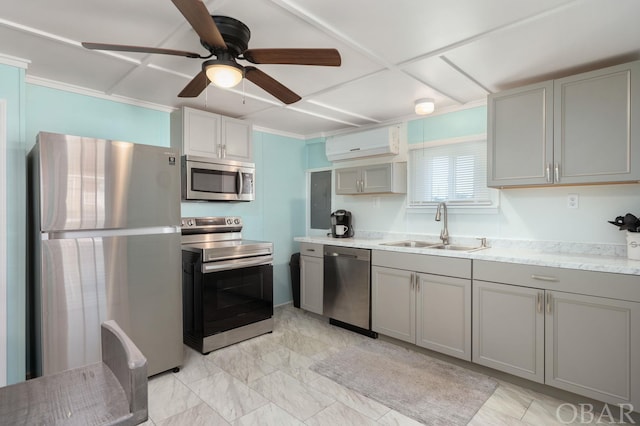 kitchen featuring gray cabinetry, stainless steel appliances, a sink, light countertops, and a wall mounted air conditioner