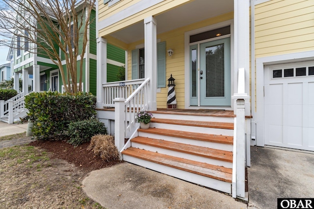 entrance to property featuring a porch