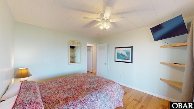 bedroom featuring ceiling fan, baseboards, and hardwood / wood-style floors
