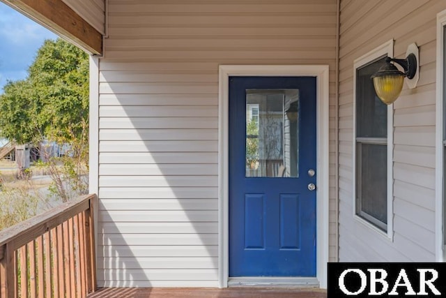 entrance to property featuring a balcony