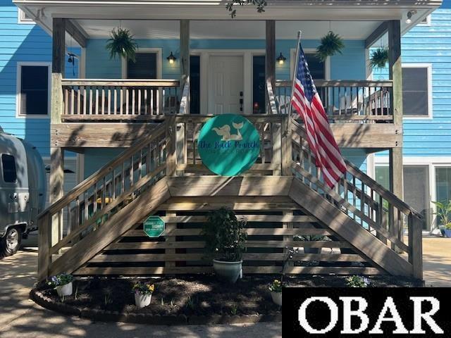 property entrance with covered porch