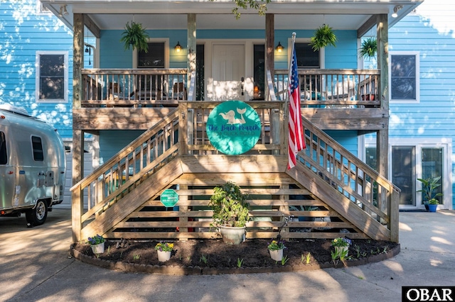 property entrance featuring covered porch