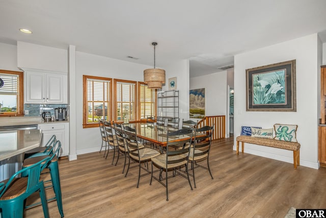 dining area featuring baseboards, light wood-type flooring, visible vents, and recessed lighting