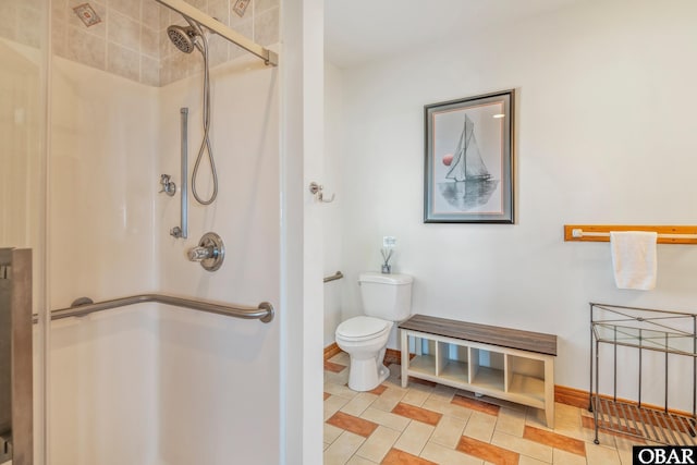 full bath featuring toilet, a shower stall, tile patterned flooring, and baseboards