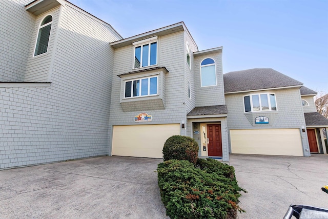 view of front of house featuring a garage and driveway