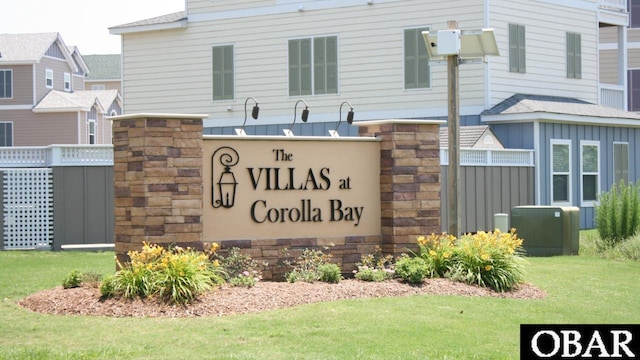 community sign featuring a yard