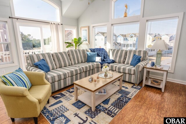 sunroom with vaulted ceiling