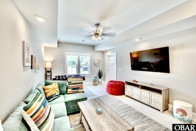 living room featuring visible vents, baseboards, and ceiling fan