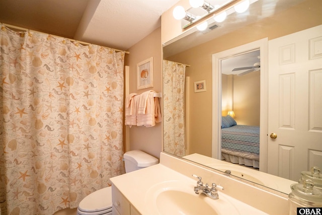 ensuite bathroom featuring toilet, a ceiling fan, ensuite bath, a shower with shower curtain, and vanity