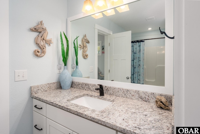 bathroom featuring a shower with curtain and vanity