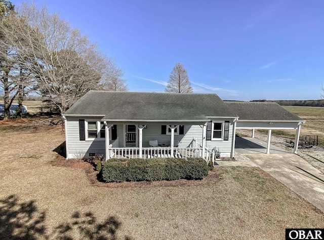 view of front facade featuring a shingled roof, covered porch, crawl space, an attached carport, and driveway