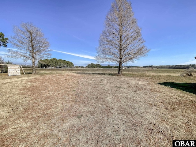 view of yard featuring a rural view