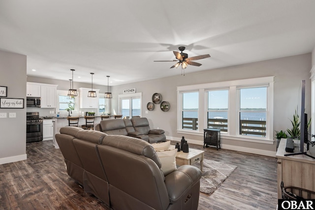 living room with ceiling fan, baseboards, dark wood-type flooring, and recessed lighting