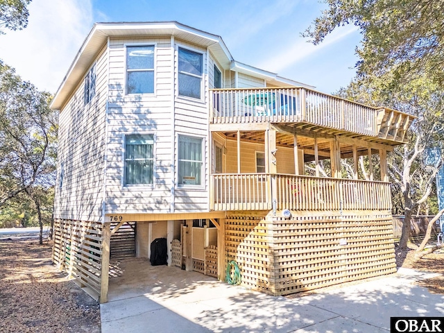 view of front of property featuring a wooden deck