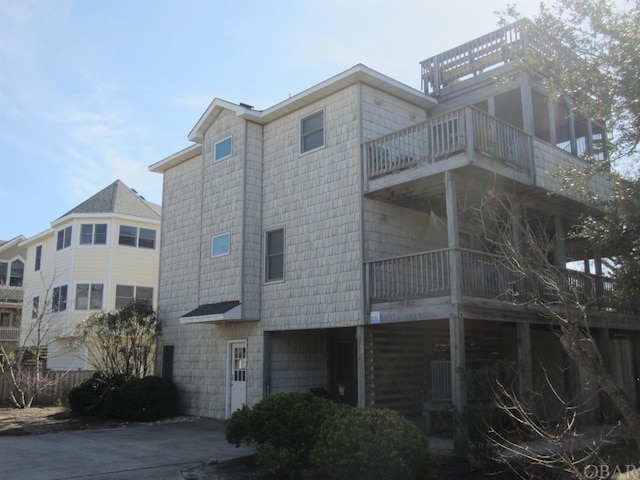 exterior space featuring a balcony