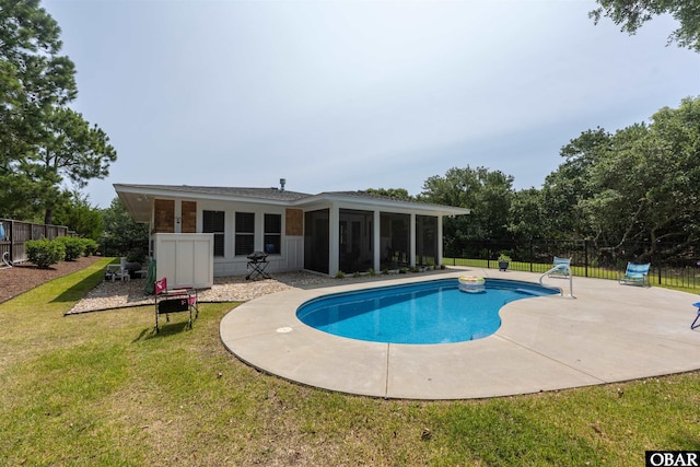 197 Wax Myrtle Trl Lot # 15R, Southern Shores, NC 27949 - view of swimming pool featuring a sunroom and a patio area