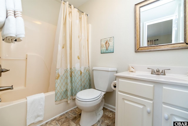 bathroom featuring shower / bath combo, baseboards, vanity, and toilet