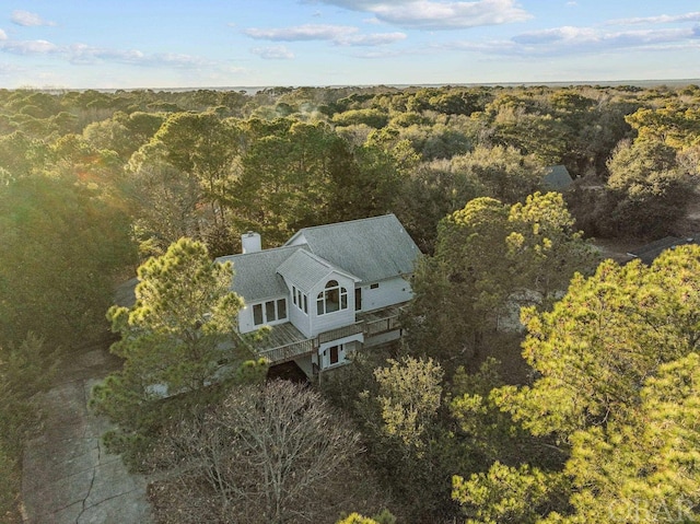 bird's eye view featuring a wooded view