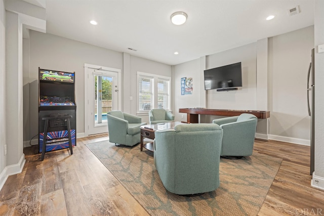 living room featuring baseboards, wood finished floors, visible vents, and recessed lighting