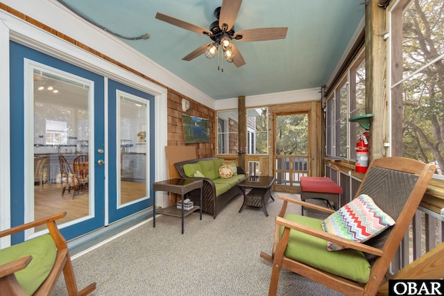 sunroom / solarium featuring a ceiling fan