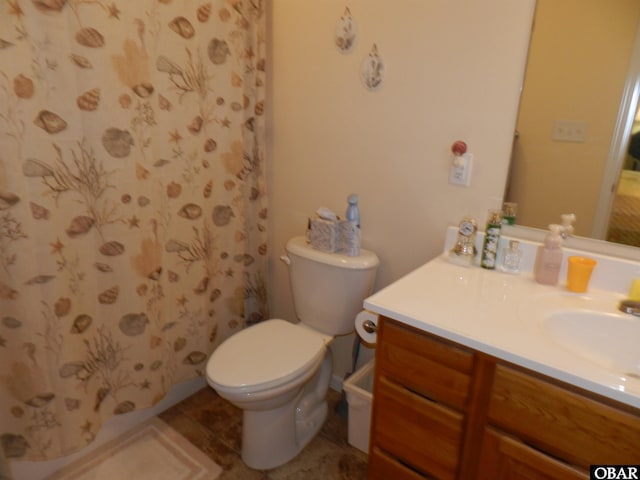 bathroom with toilet, a shower with curtain, and vanity