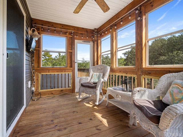 sunroom / solarium featuring a ceiling fan