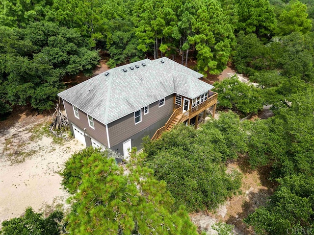 bird's eye view featuring a wooded view