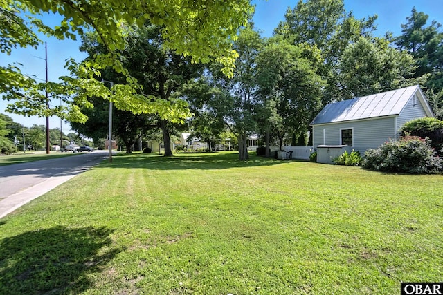401 E Queen St, Edenton, NC 27932 - view of green lawn
