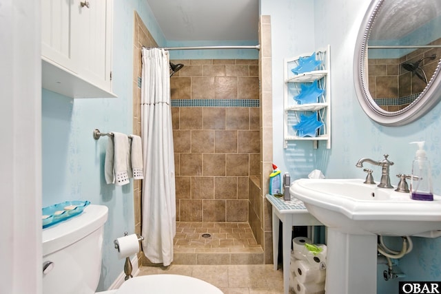 401 E Queen St, Edenton, NC 27932 - bathroom featuring a tile shower and tile patterned flooring