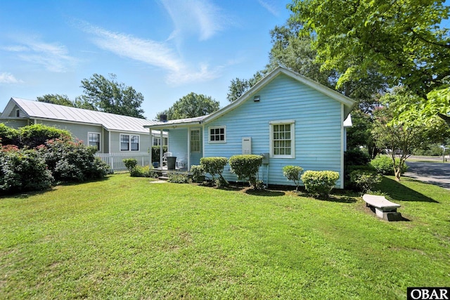 401 E Queen St, Edenton, NC 27932 - back of property with a yard and covered porch