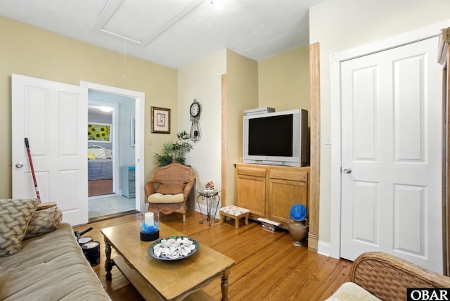 401 E Queen St, Edenton, NC 27932 - living room featuring attic access and light wood-style floors