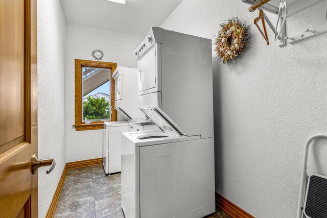670 Hunt Club Dr Lot 194, Corolla, NC 27927 - laundry room featuring stacked washer / dryer, baseboards, and a textured wall