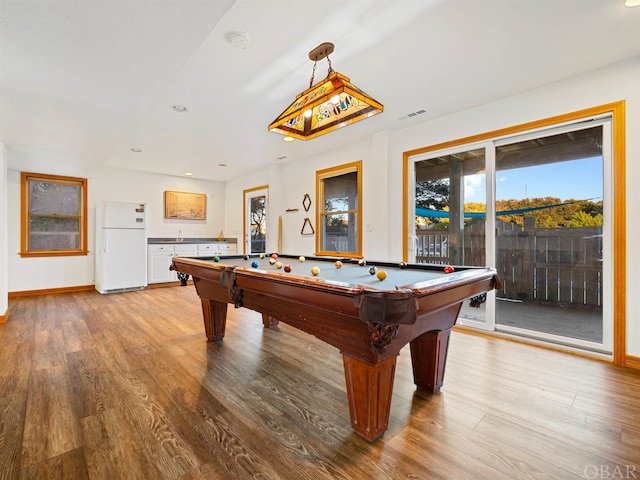 game room featuring light wood-type flooring, recessed lighting, baseboards, and pool table