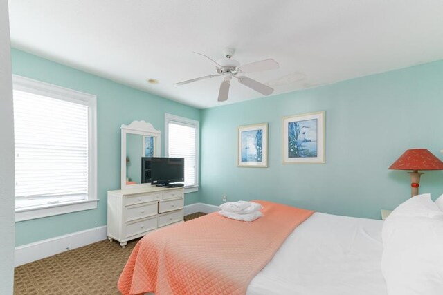 bedroom with ceiling fan and baseboards