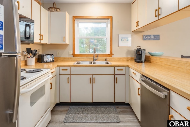 1133 Payson St Lot 120, Corolla, NC 27927 - kitchen with stainless steel appliances, light countertops, and light wood finished floors