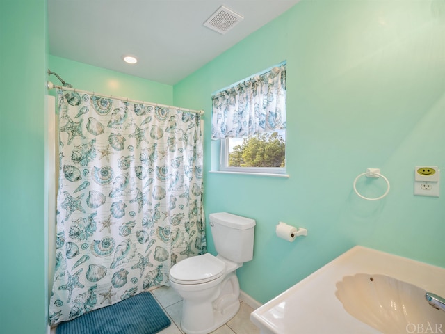 bathroom with curtained shower, visible vents, toilet, tile patterned flooring, and baseboards