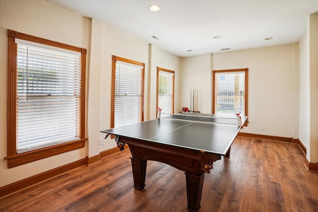 rec room featuring visible vents, baseboards, dark wood finished floors, and recessed lighting