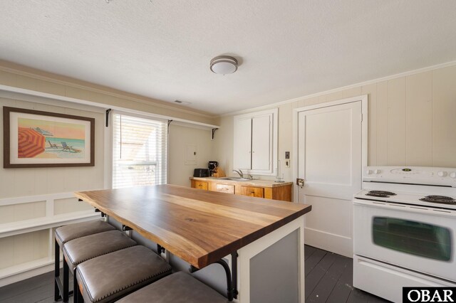 living area with a ceiling fan, crown molding, wood finished floors, and visible vents