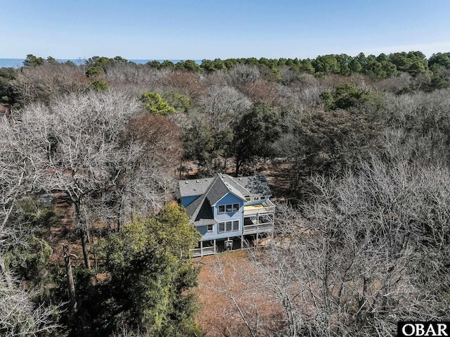 bird's eye view featuring a wooded view