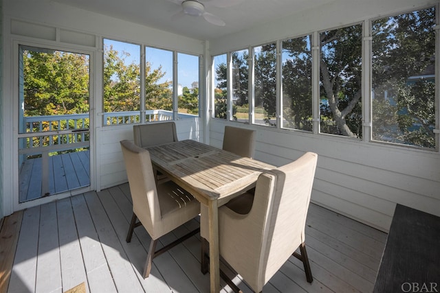 sunroom / solarium featuring ceiling fan