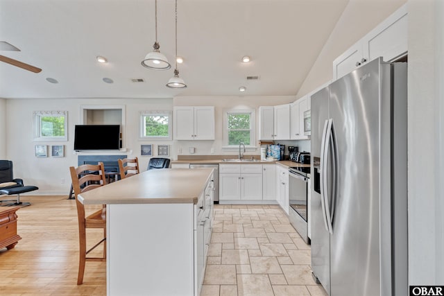 759 Ridge Point Dr Lot 42, Corolla, NC 27927 - kitchen featuring stainless steel appliances, a sink, a breakfast bar, a center island, and ceiling fan