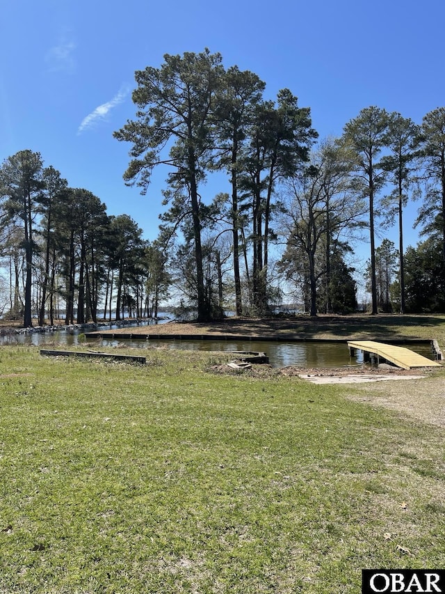 view of yard featuring a water view
