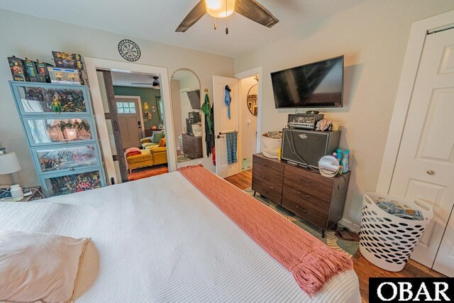 bedroom with wood finished floors, ceiling fan, and baseboards