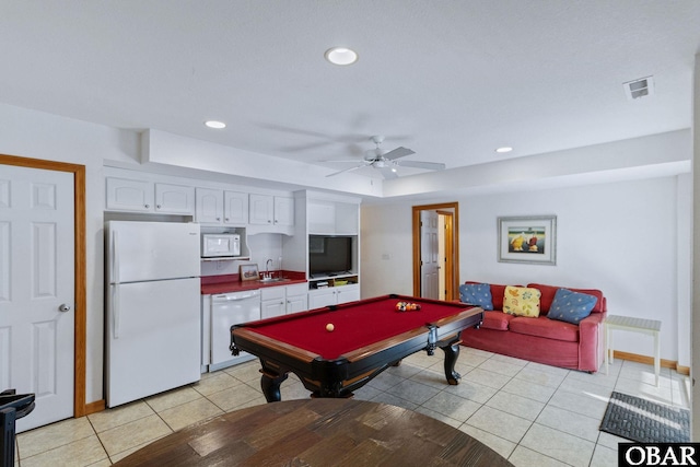 recreation room featuring light tile patterned floors, recessed lighting, visible vents, a ceiling fan, and a sink