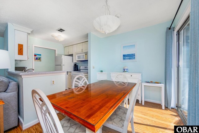 314 Pirates Way Unit 314B, Manteo, NC 27954 - dining space with light wood-style flooring