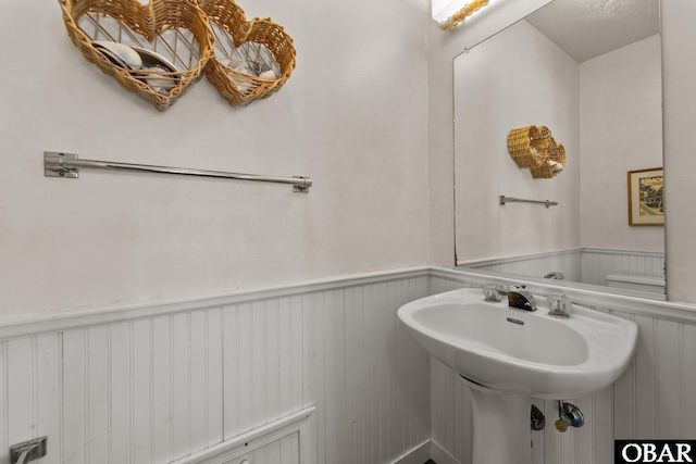1148 Dunton Dr Lot 337, Corolla, NC 27927 - bathroom featuring wainscoting