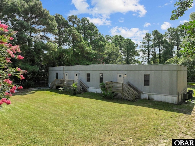 back of house featuring a lawn