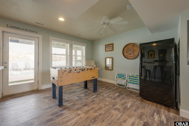 recreation room featuring visible vents, baseboards, a ceiling fan, recessed lighting, and dark wood-type flooring